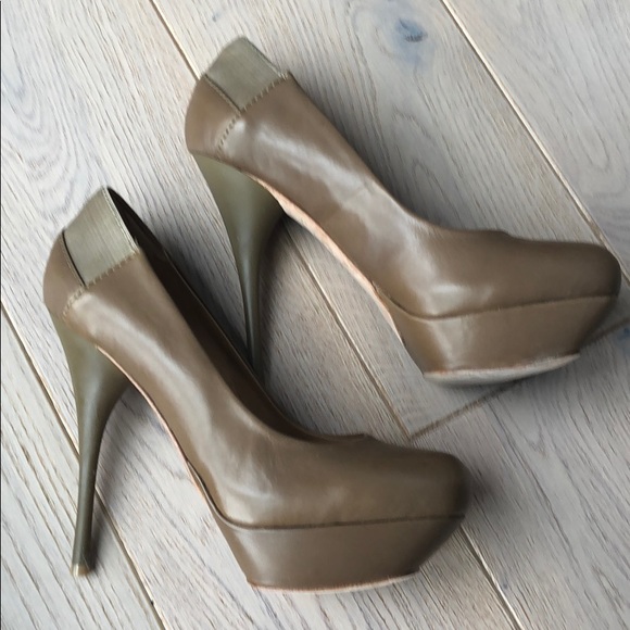 L.A.M.B “Batista” taupe platform heel pumps - Picture 6 of 8